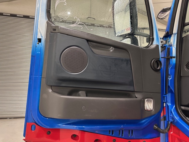 Volvo FH 460 6×2 Sleeper Cab Tractor Unit