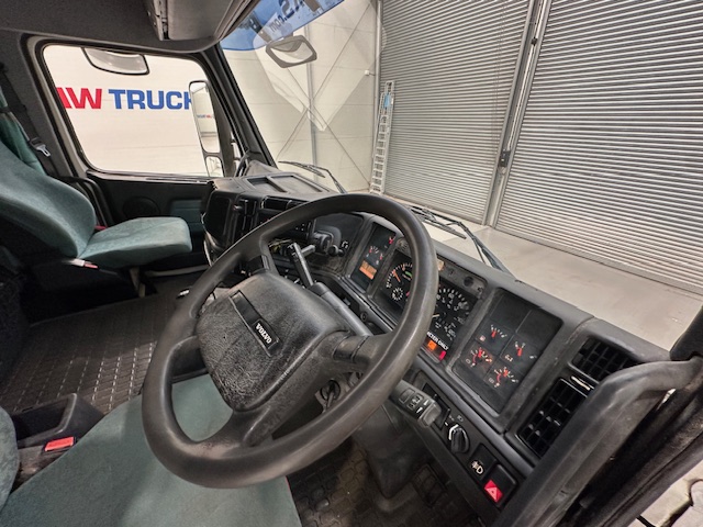 Volvo FH12 420 4×2 Caravan Transporter