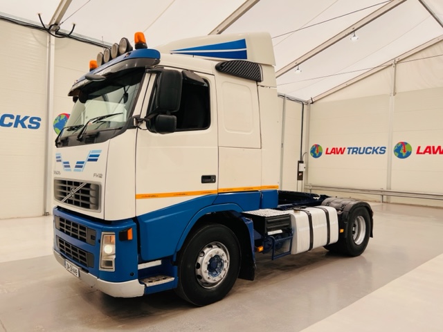 Volvo FH12 420 4×2 Sleeper Cab Tractor Unit