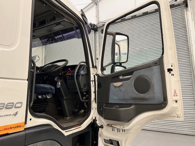 Volvo FM 400 8×4 Steel Tipper Grab Manual