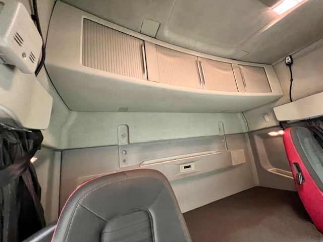 Volvo FH 460 6×2 Midlift Tractor Unit