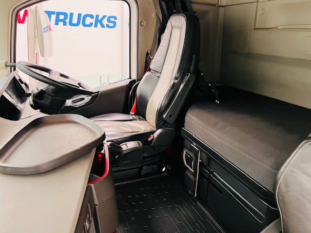 Volvo FH 500 6×2 Midlift Tractor Unit