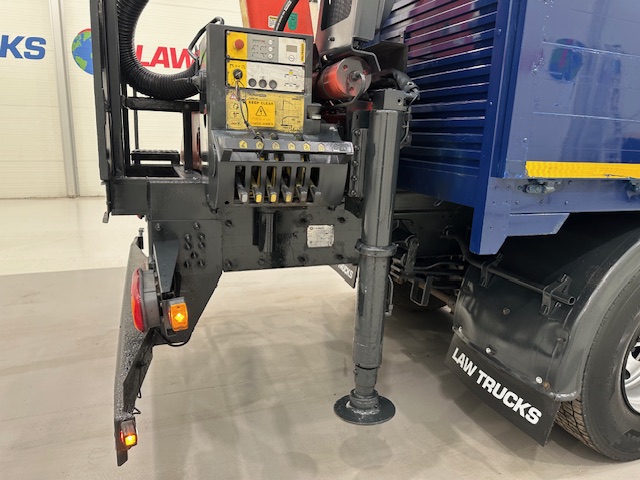 DAF LF 220 Day Cab Dropside Brick Grab