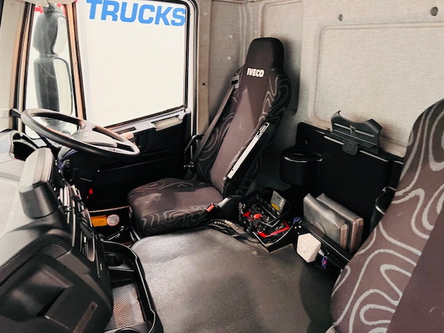 Iveco Stralis 310 Euro 6 6×2 Dropside Brick Grab