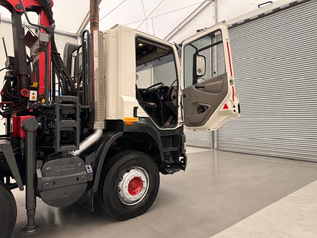 DAF CF85 410 8×4 Day Cab Steel Tipper Grab