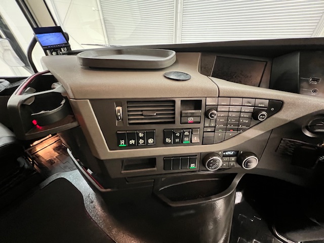 Volvo FH 500 6×2 Midlift Tractor Unit