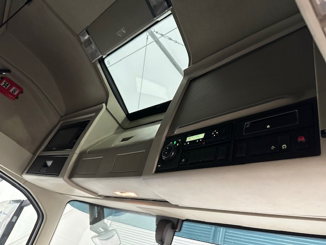 Volvo FH 500 6×2 Midlift Tractor Unit