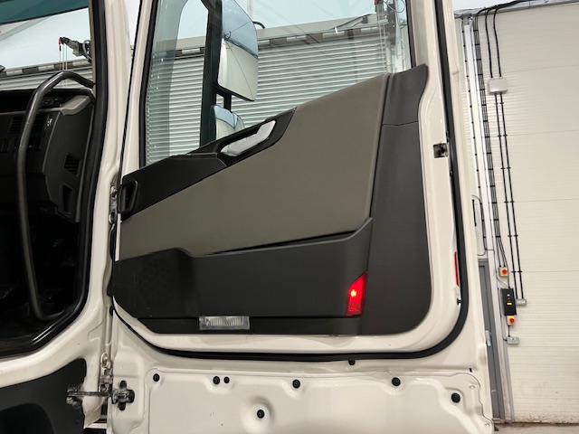 Volvo FH 500 6×2 Midlift Tractor Unit