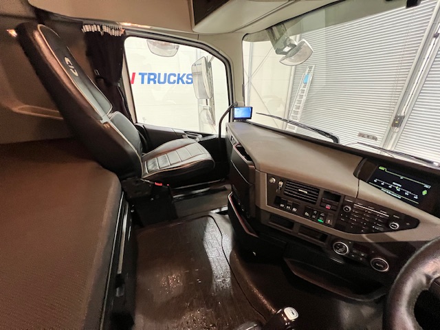 Volvo FH 500 6×2 Midlift Tractor Unit