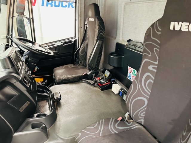 Iveco Stralis 310 6×2 Dropside Brick Grab