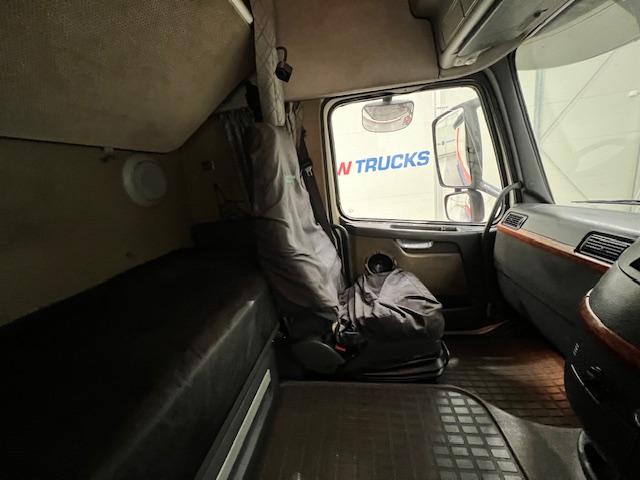 Volvo FH 480 6×2 Rear Lift Tractor Unit