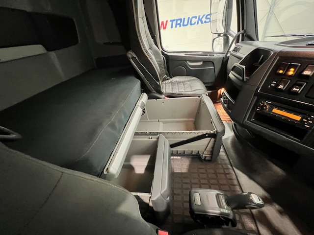 Volvo FH 460 6×2 Midlift Tractor Unit PTO