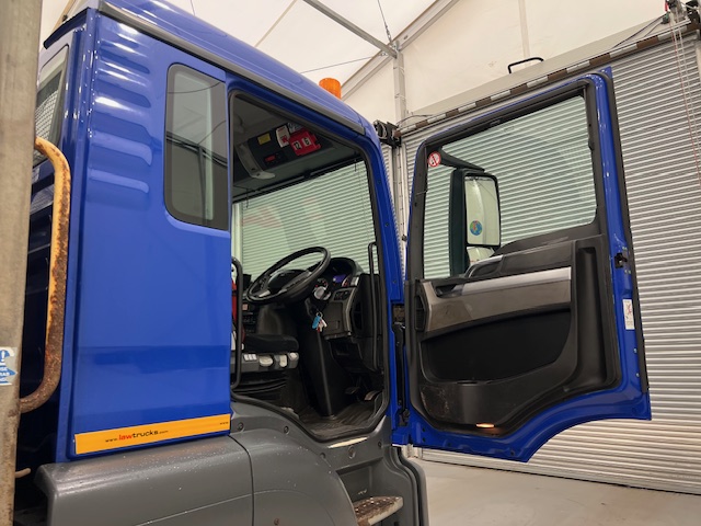 MAN TGS 26.360 6×2 Rear Lift Dropside Brick Grab Manual