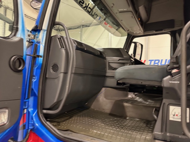 Volvo FH 460 6×2 Sleeper Cab Tractor Unit