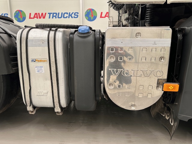 Volvo FH 460 6×2 Midlift Tractor Unit PTO