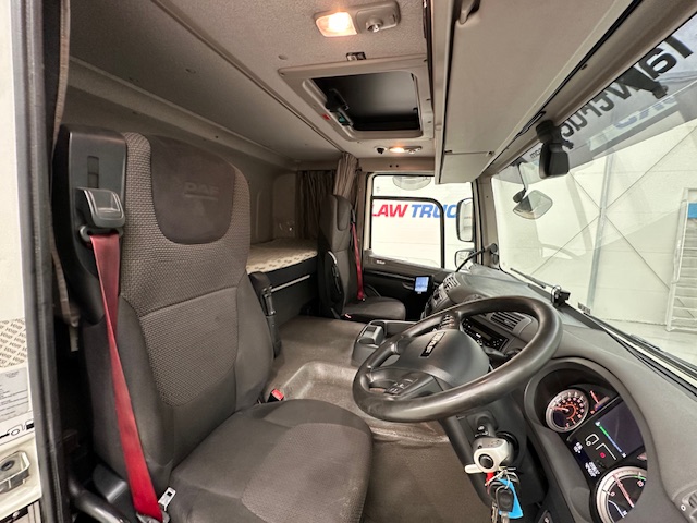 DAF CF 370 6×2 Sleeper Cab Fridge Box