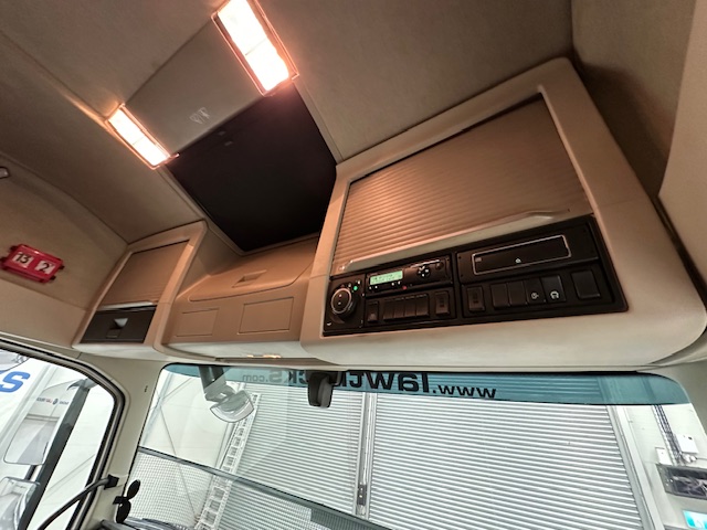 Volvo FH 500 6×2 Tractor Unit Safari Edition