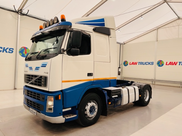 Volvo FH12 420 4×2 Sleeper Cab Tractor Unit