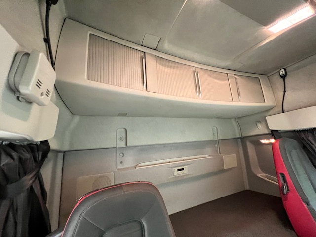 Volvo FH 460 6×2 Midlift Tractor Unit