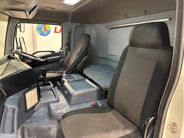 Hino 700 3241 8×4 Sleeper Cab Steel Tipper Grab