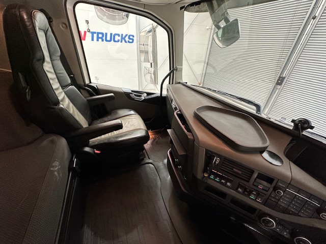 Volvo FH 500 6×2 Midlift Tractor Unit