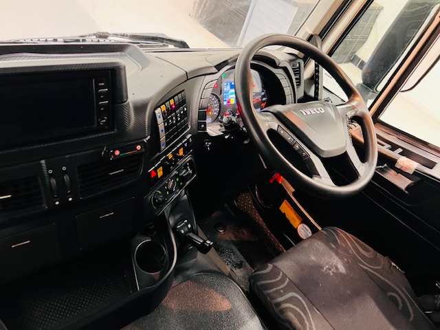 Iveco Stralis 310 Euro 6 6×2 Dropside Brick Grab