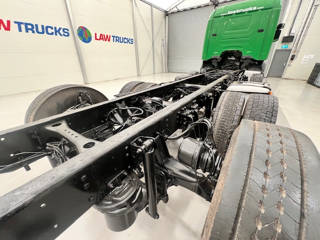 Scania G360 8×2 Sleeper Chassis Cab