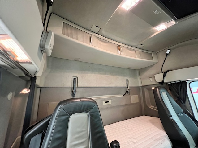 Volvo FH 500 6×2 Midlift Tractor Unit