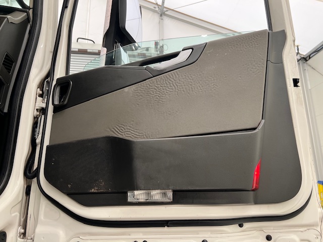 Volvo FH 500 6×2 Midlift Tractor Unit