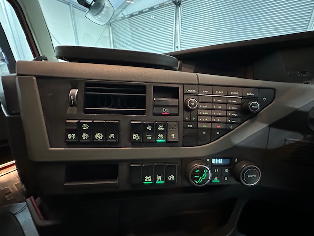 Volvo FH 500 6×2 Sleeper Cab Tractor Unit