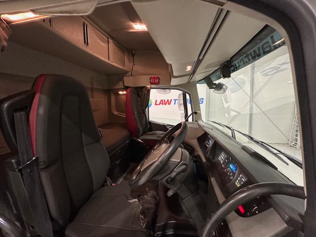Volvo FH 500 6×2 Midlift Tractor Unit PTO