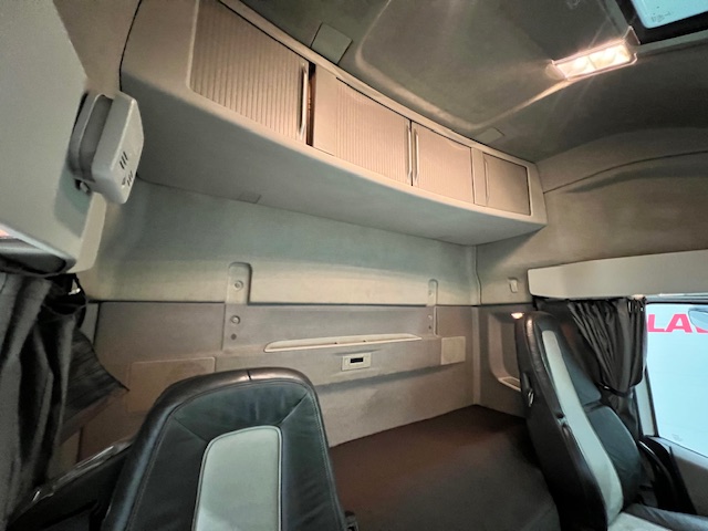 Volvo FH 500 6×2 Sleeper Cab Tractor Unit PTO