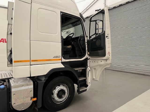 Volvo FH 460 6×2 Midlift Tractor Unit PTO
