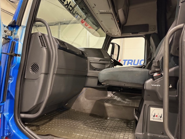 Volvo FH 460 6×2 Sleeper Cab Tractor Unit