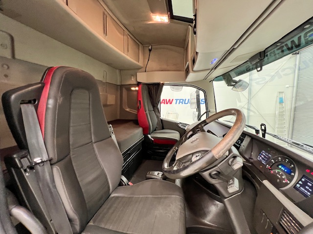 Volvo FH 460 6×2 Midlift Tractor Unit