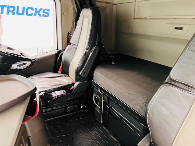 Volvo FH 500 6×2 Midlift Tractor Unit