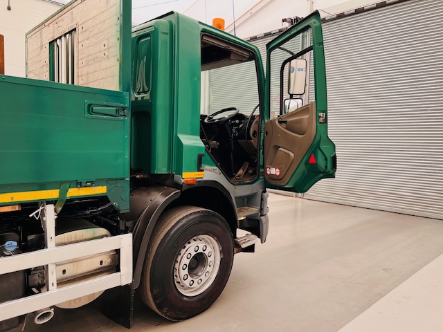 DAF CF75 310 Rear Lift Day Cab Dropside Brick Grab