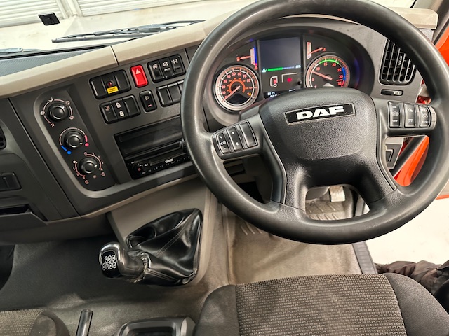 DAF LF 220 Day Cab Dropside Brick Grab