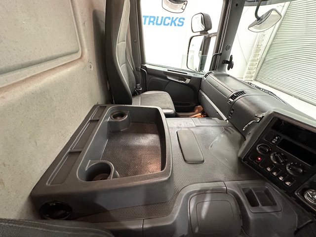 Scania P280 6×2 Rear Lift Day Cab Fridge Box