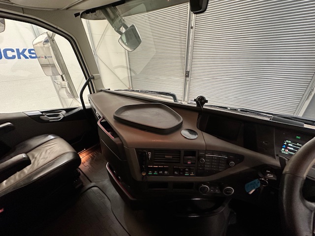 Volvo FH 500 6×2 Midlift Tractor Unit