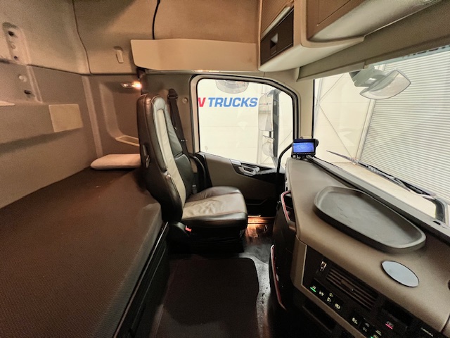 Volvo FH 500 6×2 Midlift Tractor Unit