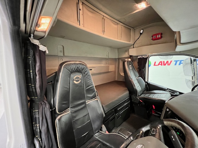 Volvo FH 500 6×2 Midlift Tractor Unit
