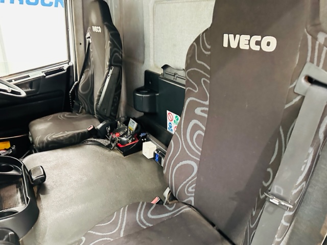 Iveco Stralis 310 6×2 Dropside Brick Grab