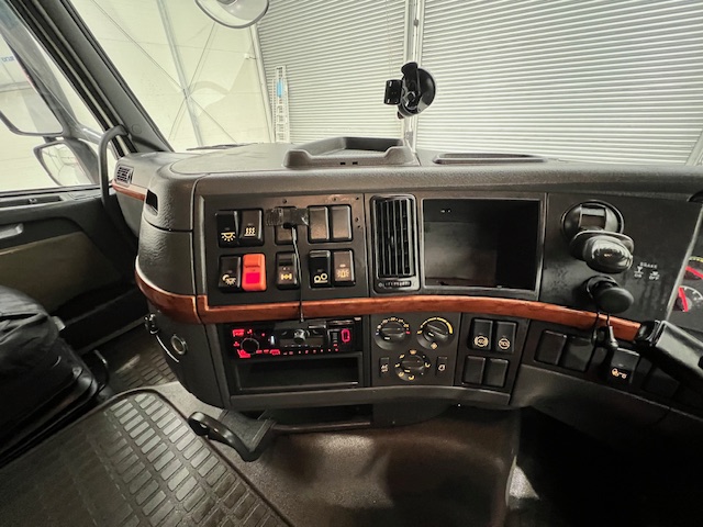 Volvo FH 480 6×2 Rear Lift Tractor Unit
