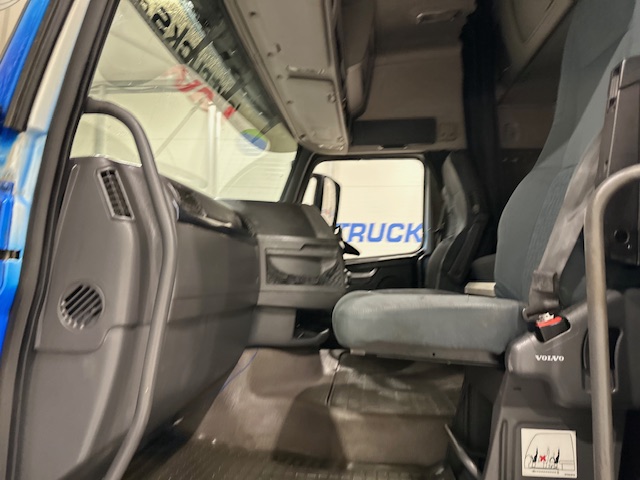 Volvo FH 460 6×2 Sleeper Cab Tractor Unit