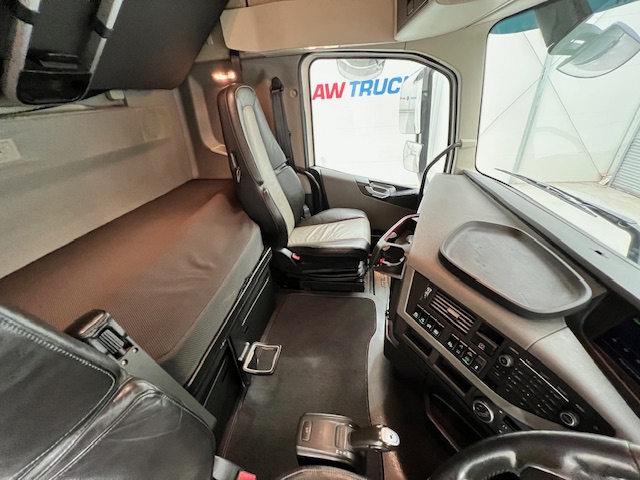 Volvo FH 500 6×2 Midlift Tractor Unit