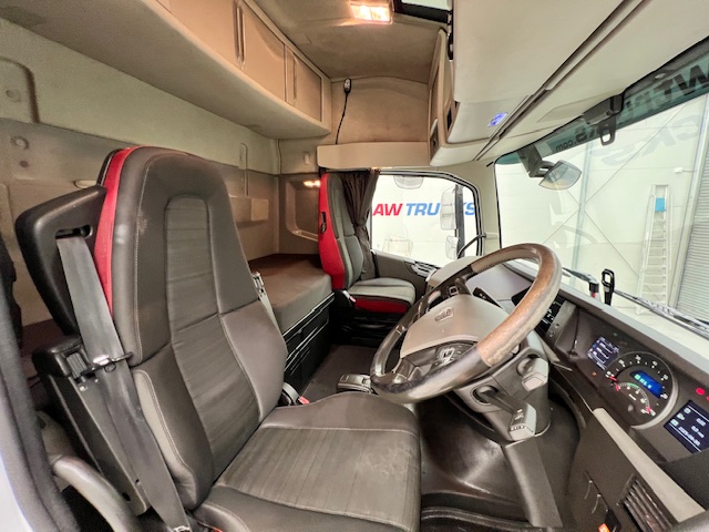 Volvo FH 460 6×2 Midlift Tractor Unit