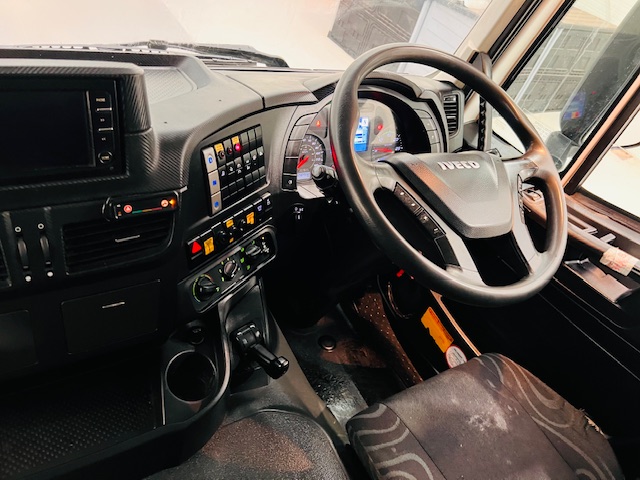 Iveco Stralis 310 Euro 6 6×2 Dropside Brick Grab