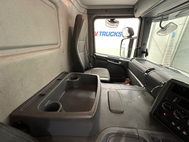 Scania P280 6×2 Rear Lift Day Cab Fridge Box