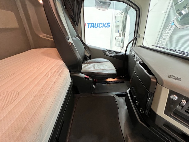Volvo FH 500 6×2 Midlift Tractor Unit